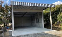 雨でも安心！屋根延長で快適な広スペースハウス