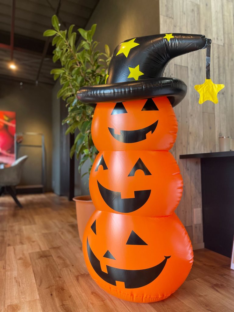 A-SITE藤枝店のハロウィン装飾と店内の様子