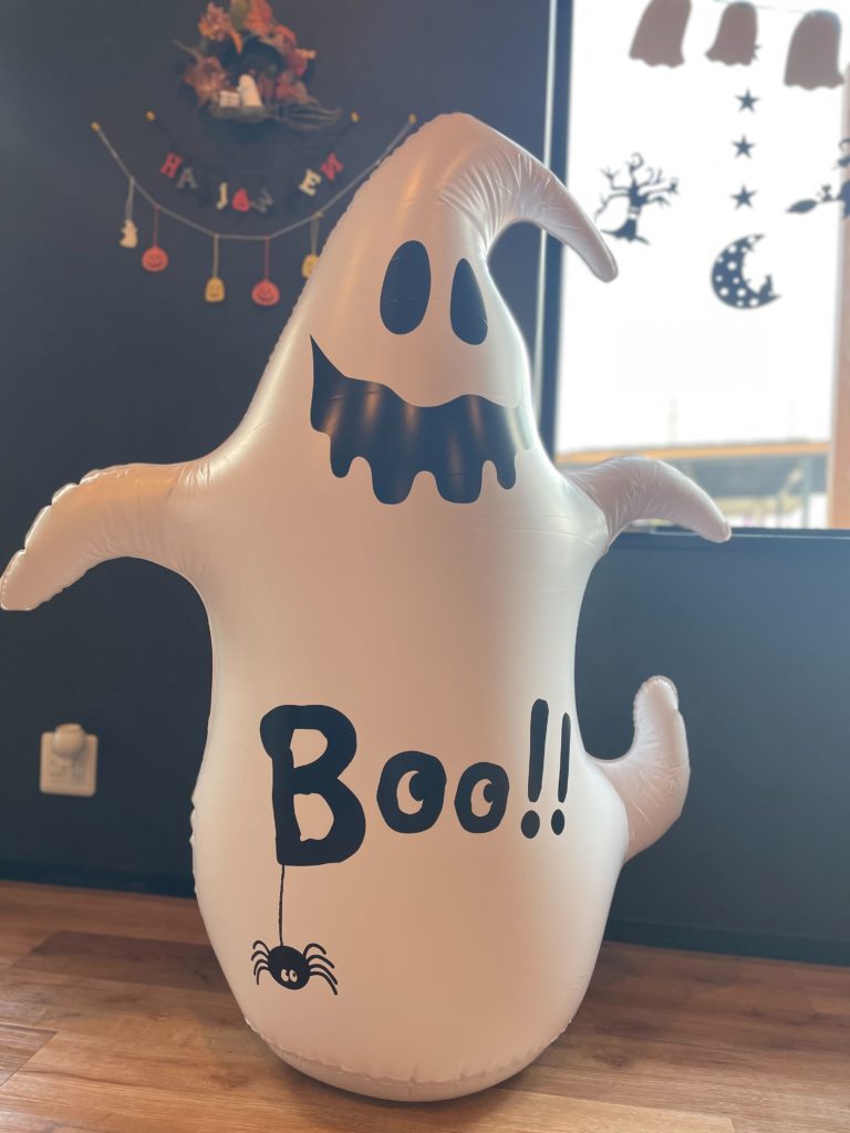 A-SITE藤枝店のハロウィン装飾と店内の様子