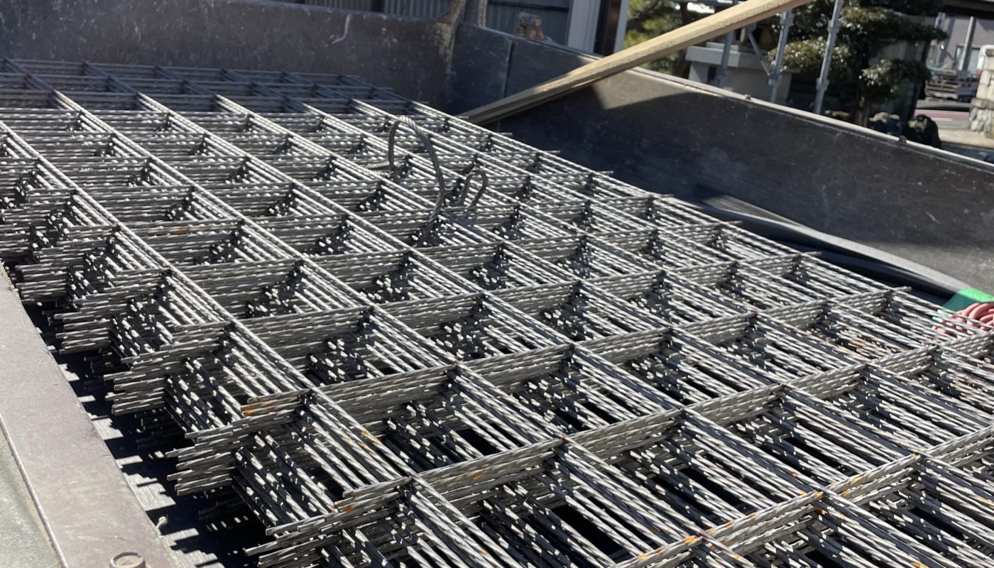 倉庫の土間コンクリート工事とは？ワイヤーメッシュの役割と重要性｜小田原・西湘でカクイチガレージを建てるなら👀‼️