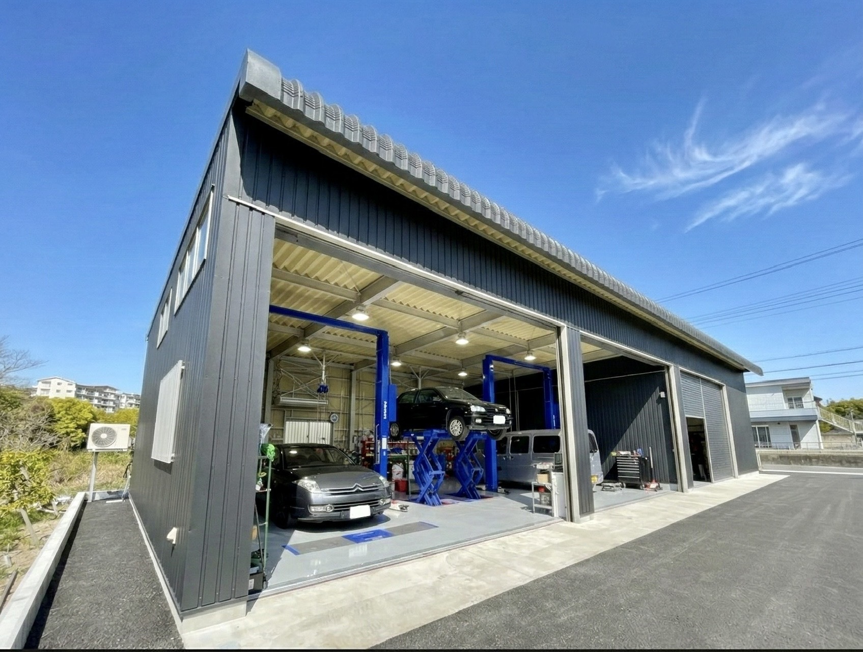車整備工場に最適な鉄骨ガレージ！カクイチが選ばれる3つの理由