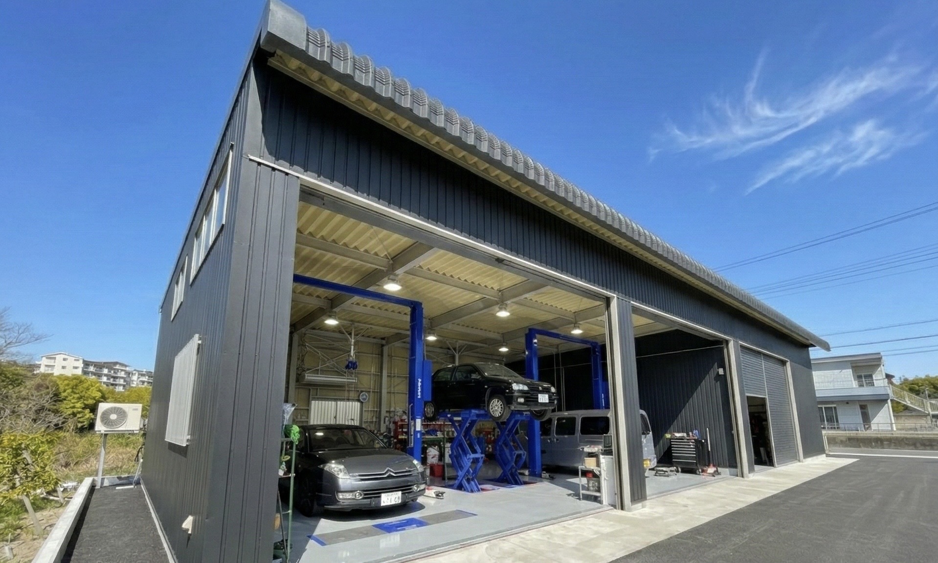 車整備工場に最適な鉄骨ガレージ！カクイチが選ばれる3つの理由