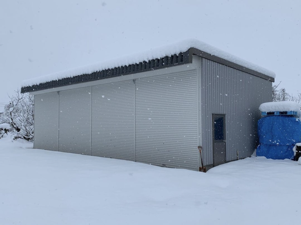 雪と倉庫